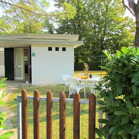 Vila Comfy Villa With Charming Garden Bibione